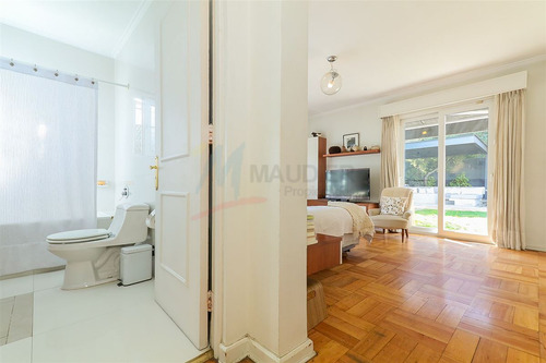 Casa En Venta De 5 Dorm. En Las Condes