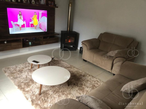 Imagen 2 de 20 de Punta Del Este, Pinares, Chalet Tradicional De 4 Dormitorios.