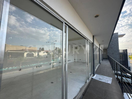 Se Vende Local Comercial Sobre Av Aviacion ! Excelente Ubicación !