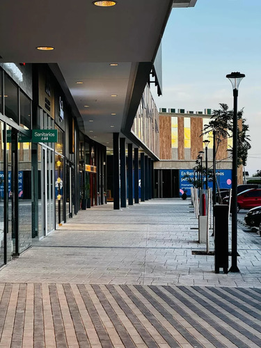 Único Local En Alquiler En El Centro Comercial Polo Hudson