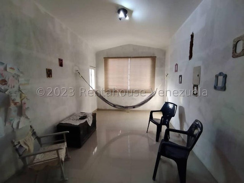 Casa En Venta Conjunto Privado Villas Del Sol Avenida Aragua Maracay Precio Negociable Rah 24-1298