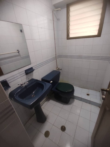 Imagen 7 de 7 de Habitaciones En Terrazas Del Avila. Amplias Y Acogedoras. Cerca De Centro Comercial , Farmacias, Universidad Metropolitana Y Santa Maria.