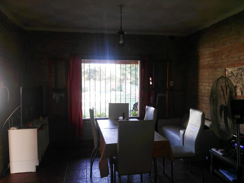 Imagen 2 de 12 de Casa De 2 Dormitorios En Sauce Viejo - Calle Brasil
