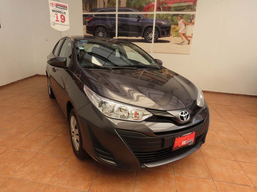 Imagen 1 de 9 de Toyota Yaris Sd Core Mt 2019 Gris Metalico