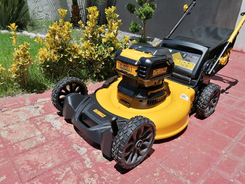 Imagen 9 de 9 de Podadora De Césped Dewalt Xr 20v Dcmwp233 Nueva