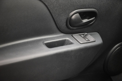 Imagen 14 de 16 de Renault New Logan Life 1.0 4p