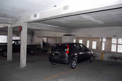 Imagen 2 de 2 de Venta Cochera Fija En Pleno Centro