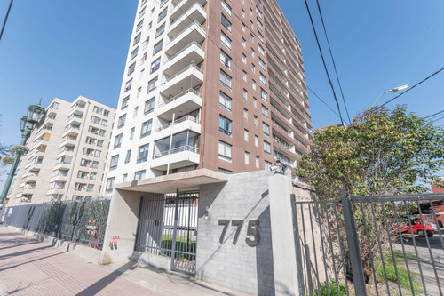 Edificio Av. Fernández Albano (1 Est.) Vista Poniente Piso