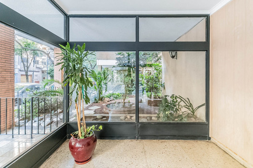 Departamento De 3 Ambientes En Piso Alto Al Frente Con Vista Abierta En Palermo C.a.b.a