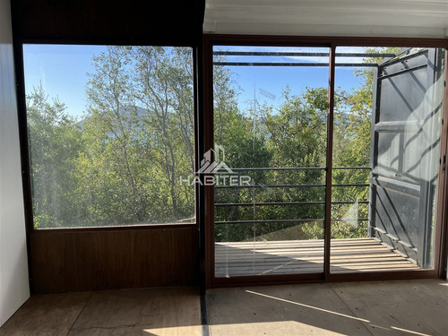 Casa En Venta De 5 Dorm. En Colbún