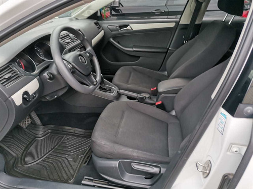 Imagen 14 de 15 de Volkswagen Jetta 2017 2.5 Comfortline Tiptronic At