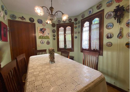 Venta Casa Hurlingham Iglesia 4 Dorm Jardín Quincho Pileta