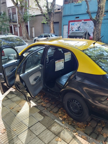 Volkswagen Voyage 1.6 Comfortline 101cv 2010