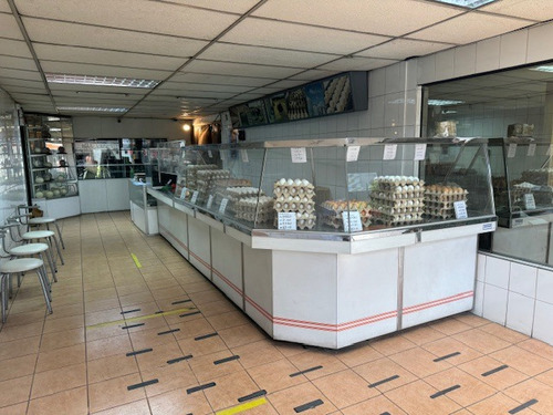 Local Comercial Con Galpón Y Estacionamientos En Los Carrera