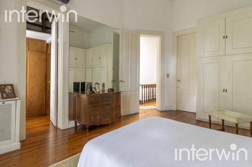 Casa De 8 Amb., Con Piscina Y 3 Cocheras. Belgrano - Venta