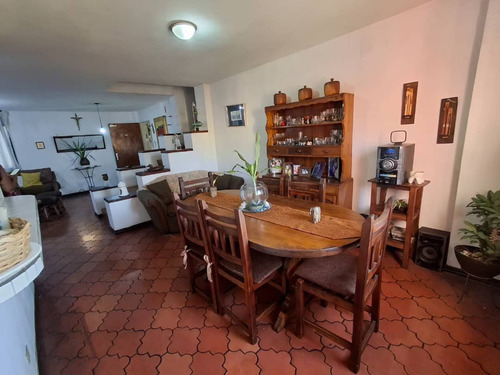 Isabel Paz Vende Penthouse En Portachuelo. Via Guataparo