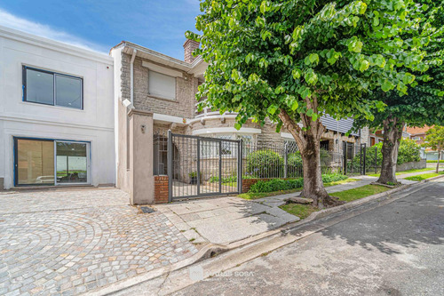 Venta - Casa - 5 Ambientes - Barrio Los Troncos