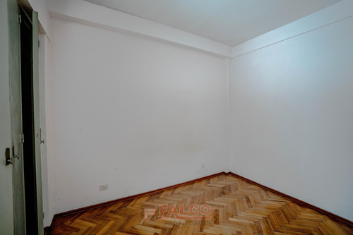 Departamento De Dos Ambientes Cerca Del Parque Rivadavia