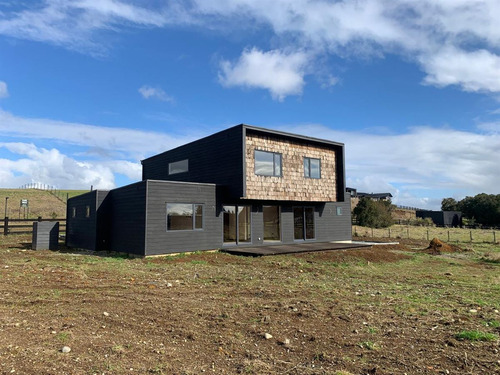 Casa En Venta De 4 Dorm. En Puerto Varas