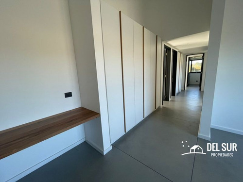 Casa Nueva, Moderna Y Con Excelente Aislación