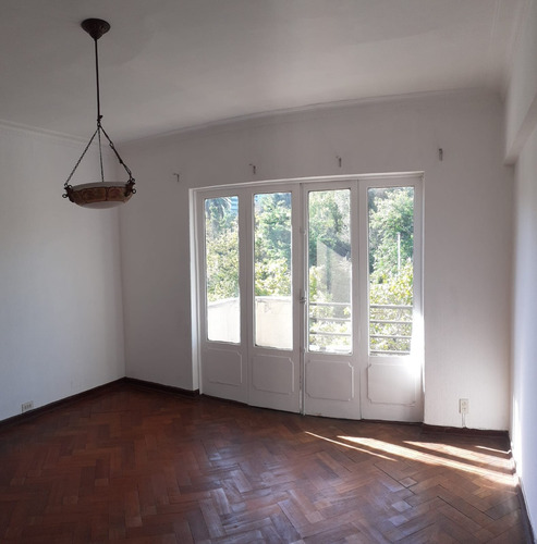 Vendo Antiguo Dpto. 142 Metros, Frente A Cerro Santa Lucia