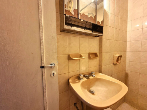 Imagen 8 de 9 de Departamento Un Ambiente A La Calle Con Balcón Saliente Y Vista Abierta