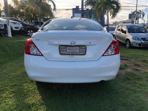 Imagem 4 de 9 de Nissan Versa Sl 1.6 16v Flex Fuel 4p Mec.