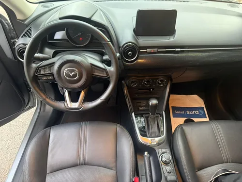Mazda 2 Touring automatico