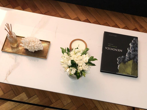 Imagen 8 de 10 de Mesa Ratona Simil Marmol Con Base De Hierro Estilo Minimal