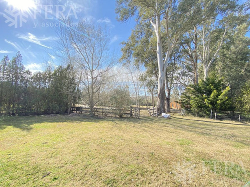Imagen 2 de 17 de Venta De Casa De 3 Ambientes Con Jardin, Quincho Con Parrilla Y Piscina En Campos De Roca I (27609)