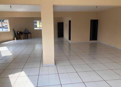 Bonito Edificio De Tres Niveles Con Local Ubicado En Jardines De Cuernavaca... 5,250,000