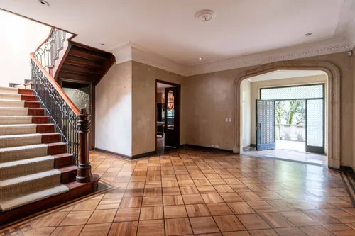 Casa En Arriendo/venta En La Macarena. Cod A8366