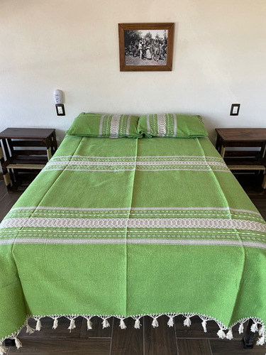 Colcha Matrimonial Oaxaqueña Pie Negro Y Fundas De Almohada Verde Lima Rayas