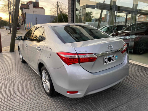 Imagen 5 de 12 de Toyota Corolla 2016 1.8 Xei Cvt Pack 140cv