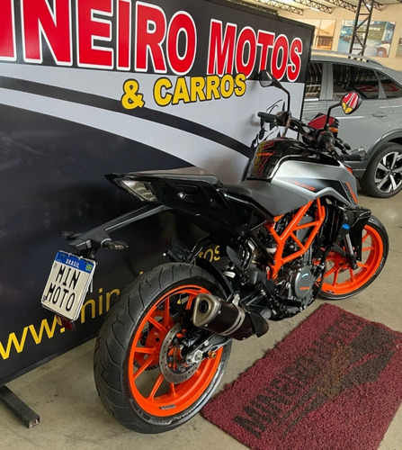 Duke 390