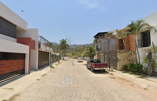 Gran Remate, Casa En Col. Delfines, Pto. Vallarta, Jal.