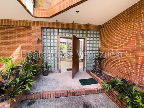 Espectacular Casa, Amplia Y Con Premio De Arquitectura En Santa Paula #25-10888 Ricardo Romero
