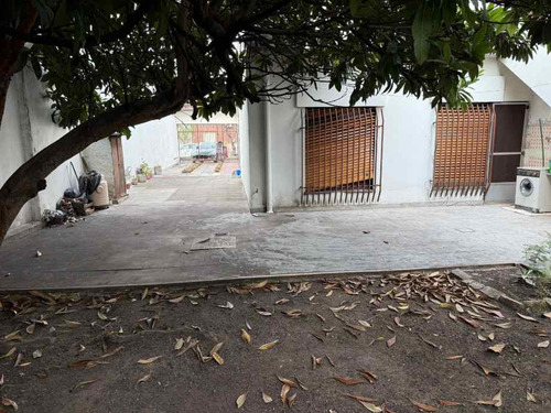 Casa En Venta En Ramos Mejia Sur 3 Ambientes Con Enorme Patio Mas Local Al Frente