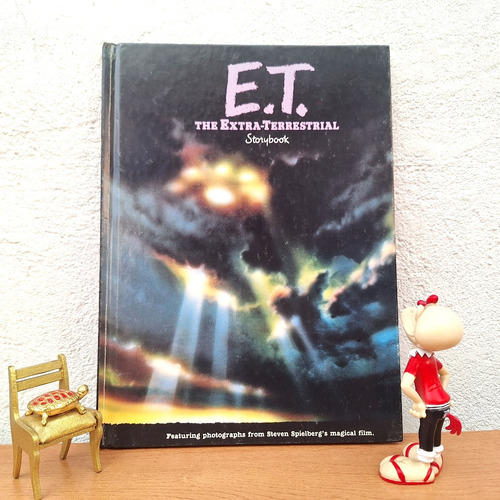 E. T. The Extraterrestrial Storybook / El Extraterrestre