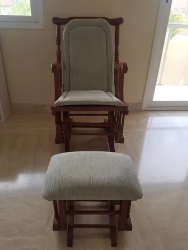 Mecedora Con Taburete (Usado)