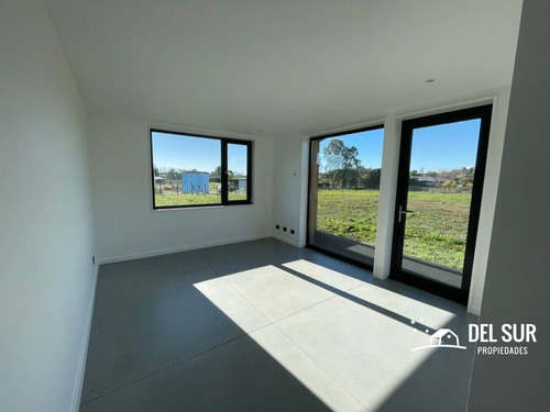 Casa Nueva, Moderna Y Con Excelente Aislación