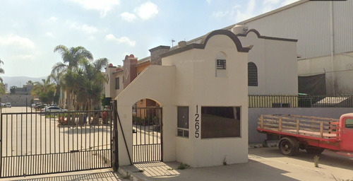 Casa En Remate Bancario En Misión De San Diego, San Borja Residencial, Aeropuerto, Ensenada, B.c. (60% Descuento, Excelente Plusvalía) ¡gran Oportunidad De Inversión! - Sk12