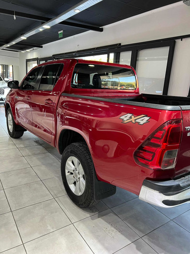 Imagen 12 de 21 de Toyota Hilux 2.8 Cd Srv 177cv 4x4 At