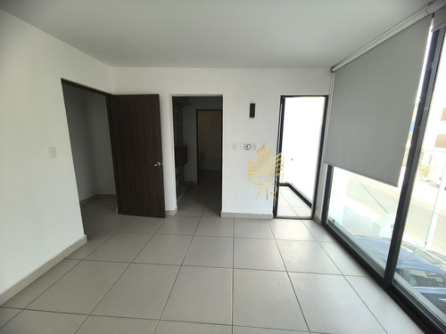 Casa En Venta En Zibata Con 3 Recámaras Y Baño Privado Cada Una
