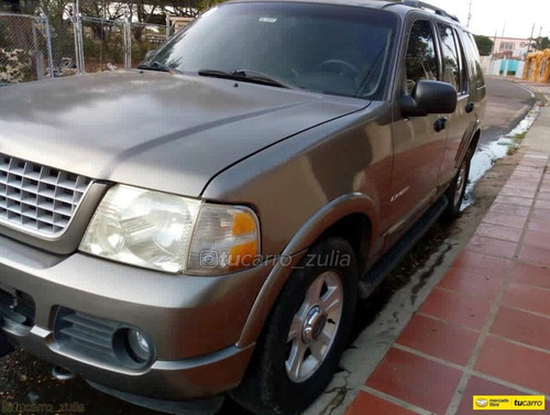Ford Explorer .