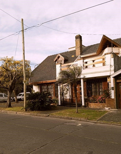 Casa  En Venta Ubicado En Bernal Este, Bernal, Quilmes