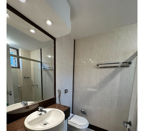 Amplo Apartamento Com Vista Para O Mar Em Copacabana 133 M², 3 Quartos E Conforto Total!