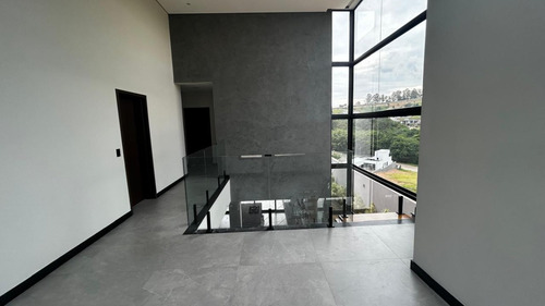 Casa Com Amplo Espaço De Lazer Particular