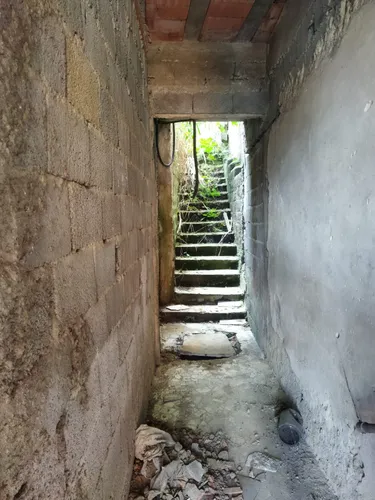 Vendo Terreno Com Casa Antiga A Ser Totalmente Reformada