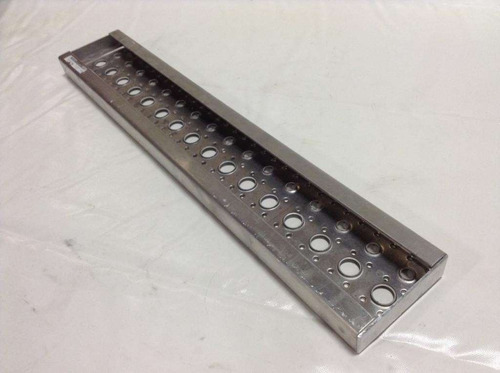 Imagen 3 de 3 de Par De Estribos Freightliner Cascadia Aluminio Cromado 110cm